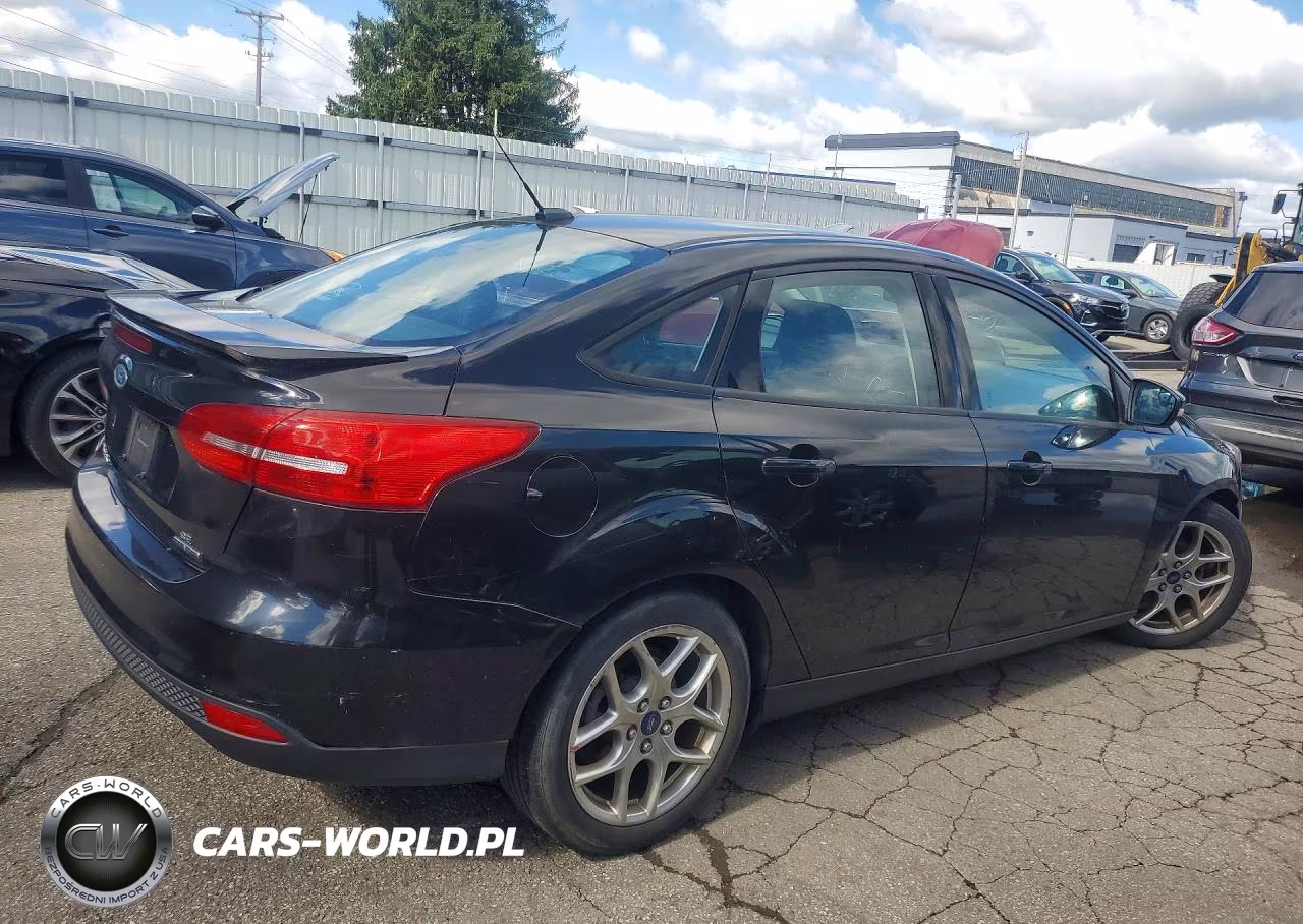 2015 Ford Focus Se VIN:1FADP3F23FL270957 - 3