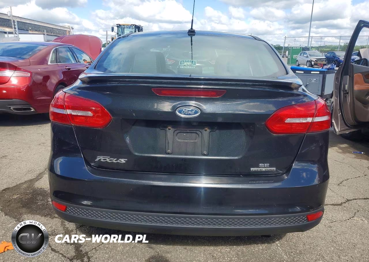 2015 Ford Focus Se VIN:1FADP3F23FL270957 - 6