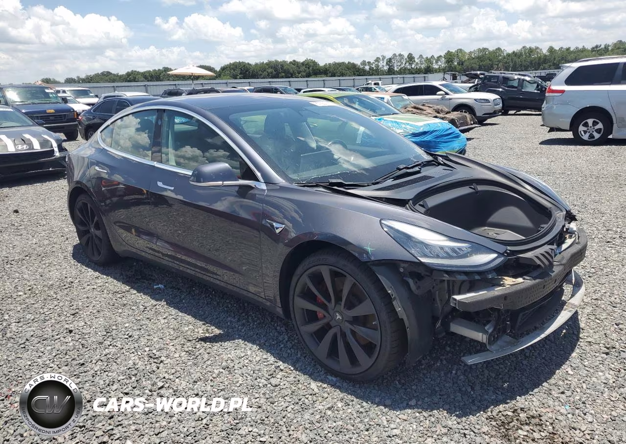 2018 Tesla Model 3 VIN:5YJ3E1EB1JF082936 - 4