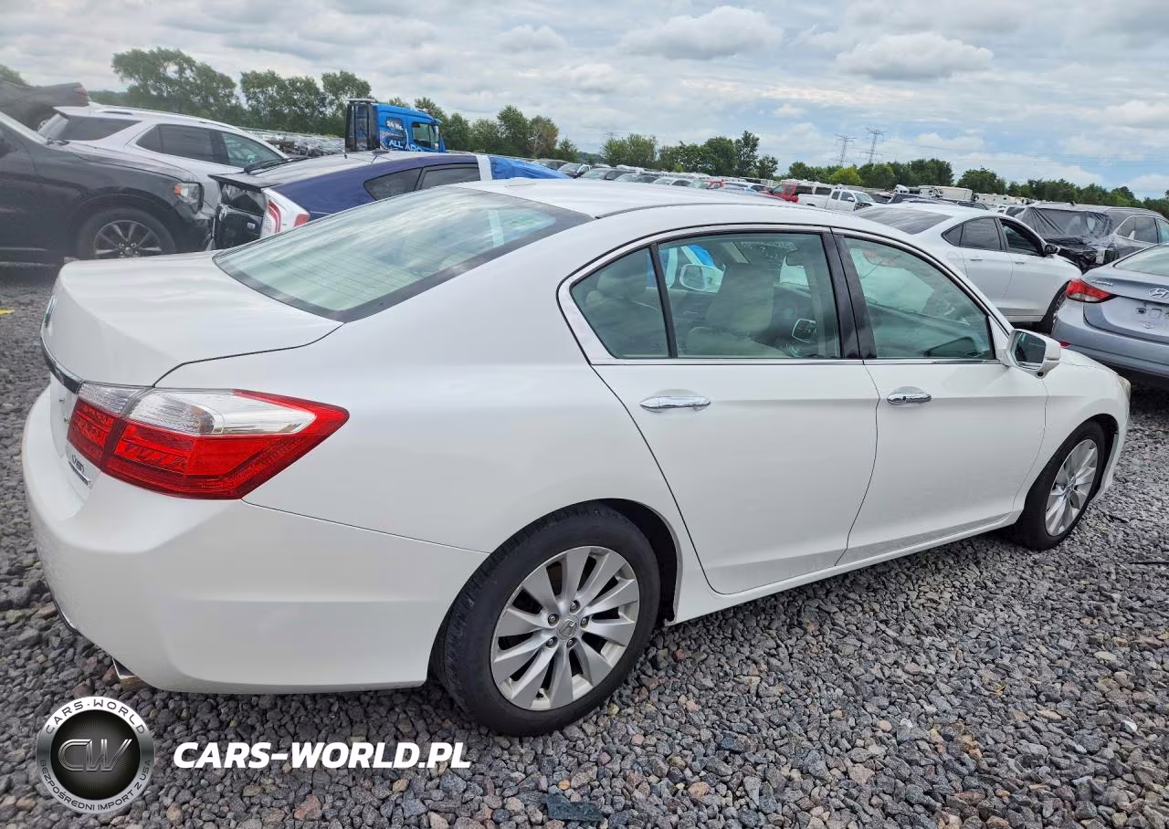 2015 Honda Accord Touring VIN:1HGCR3F97FA011107 - 3