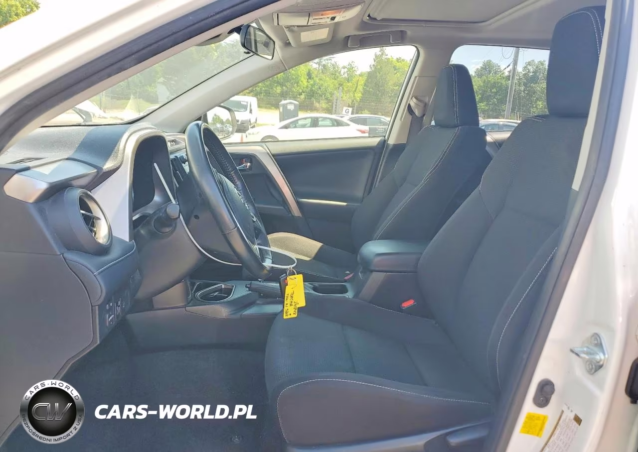 2018 Toyota Rav4 Xle VIN:JTMRFREV5JD256997 - 7