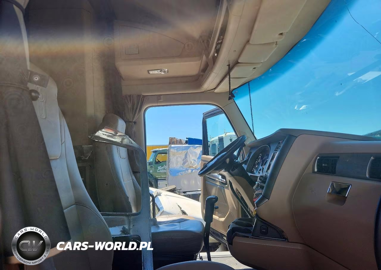 2017 Kenworth T680 Semi Truck VIN:1XKYD49X9HJ151833 - 5
