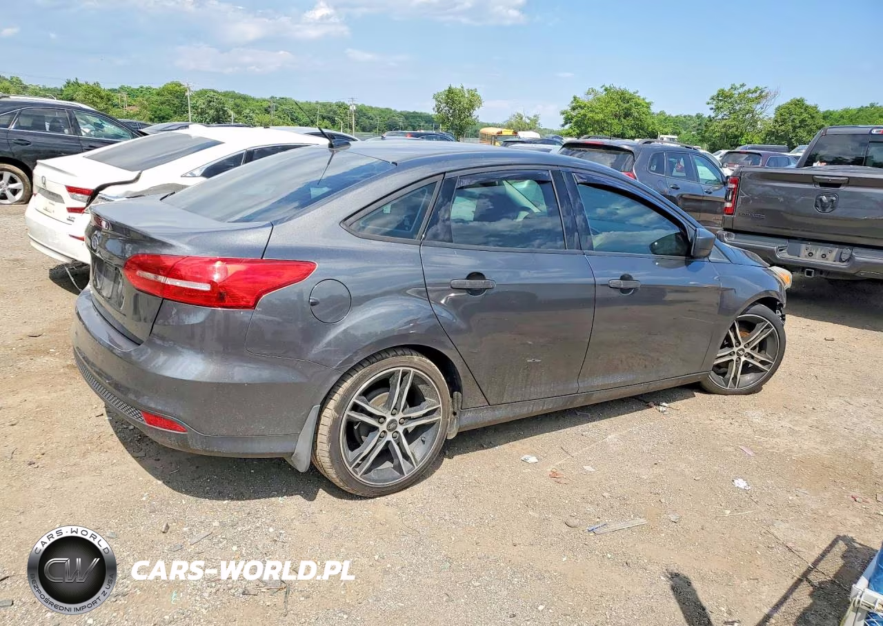 2016 Ford Focus S VIN:1FADP3E22GL357087 - 3
