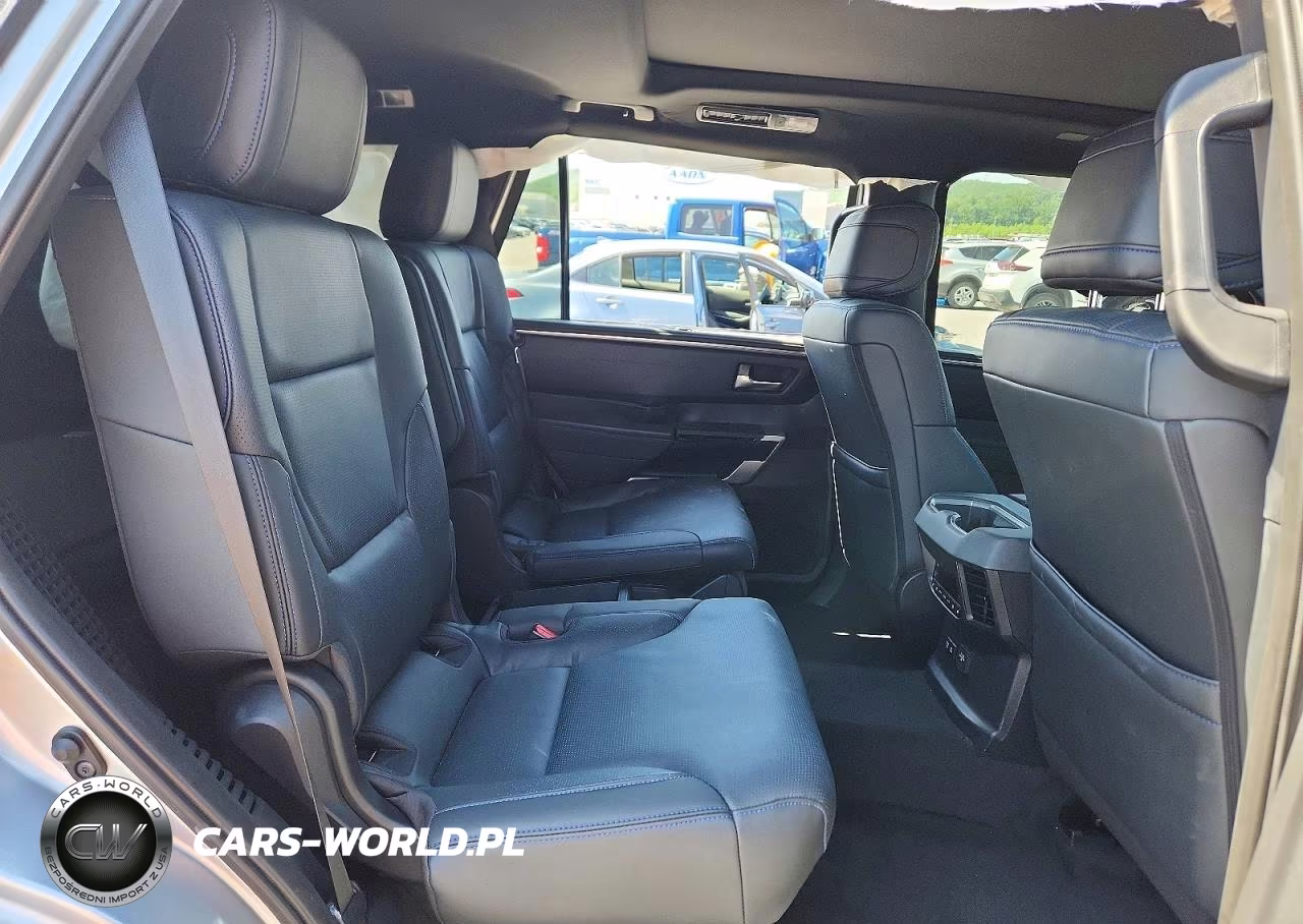 2025 Toyota Sequoia Platinum VIN:7SVAAABA9SX054507 - 10