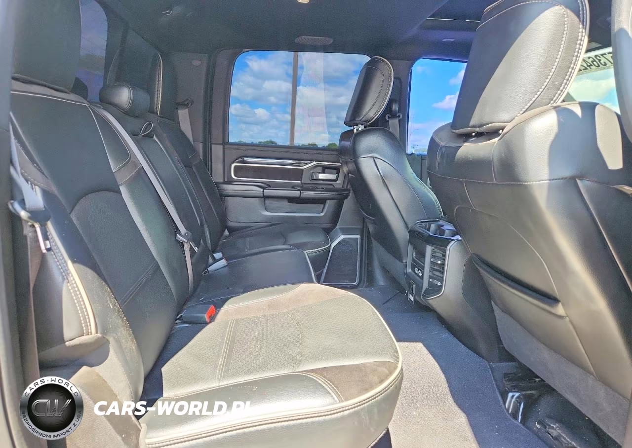 2019 Ram 2500 Laramie VIN:3C6UR5FL3KG713826 - 10