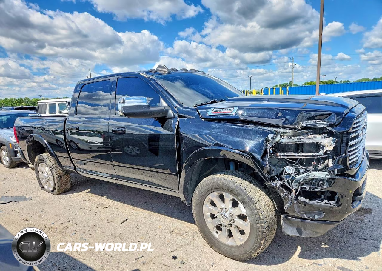 2019 Ram 2500 Laramie VIN:3C6UR5FL3KG713826 - 4