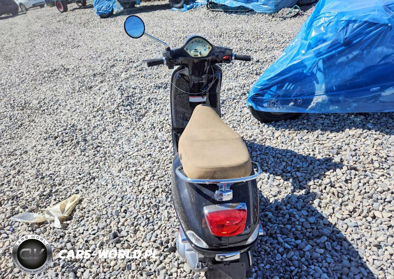 2013 Vespa Lx 150Ie VIN:ZAPM688F8D5003890 - 4