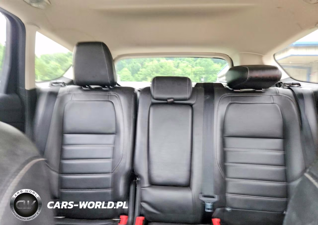 2017 Ford Escape Titanium VIN:1FMCU9J9XHUB97889 - 10