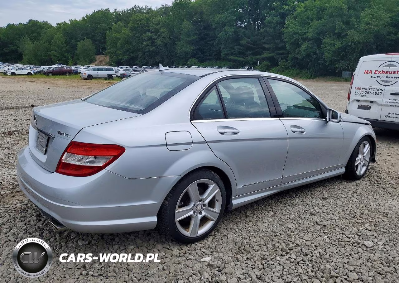 2010 Mercedes-Benz C 300 4Matic VIN:WDDGF8BBXAR119767 - 3