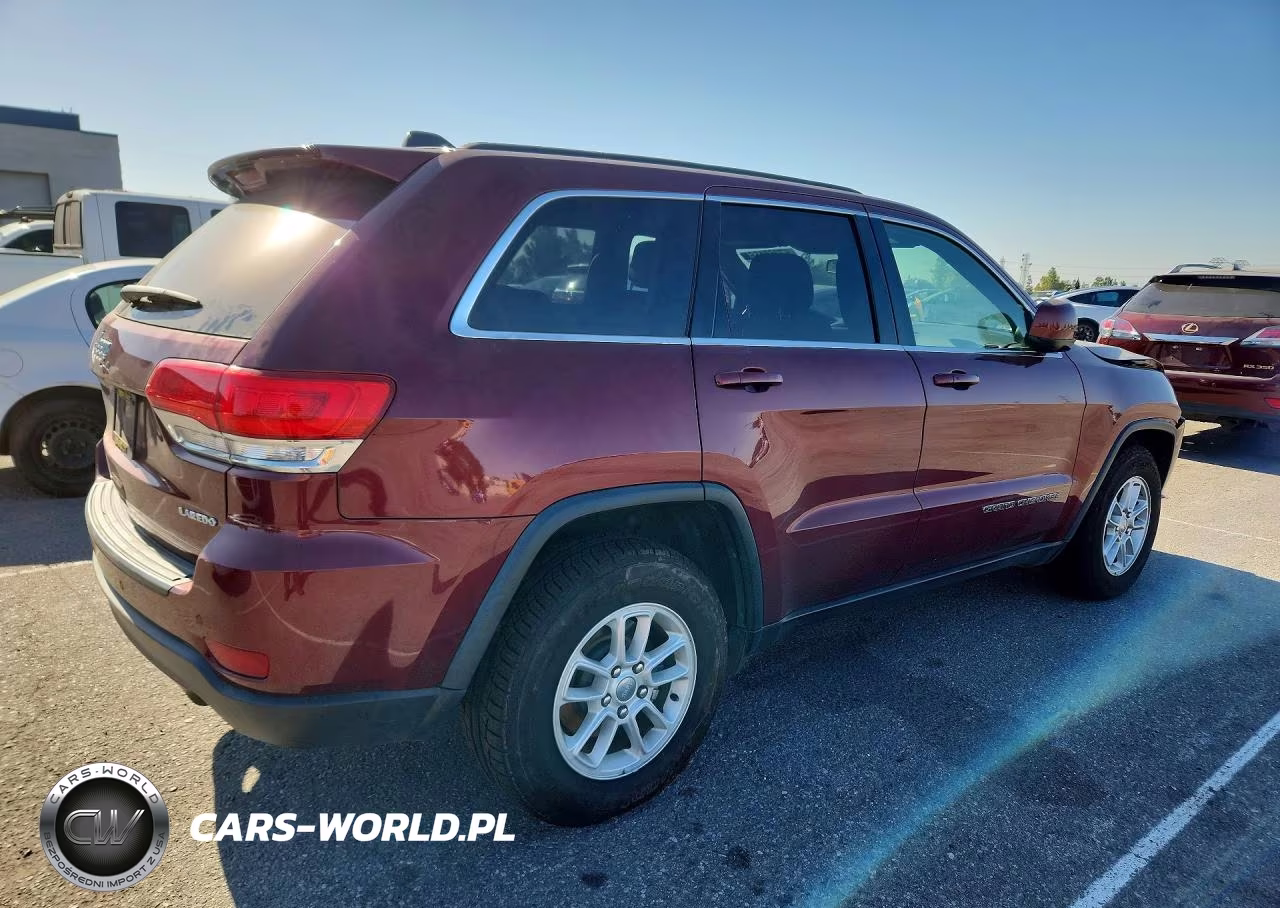 2018 Jeep Grand Cherokee Laredo VIN:1C4RJEAG0JC181792 - 3