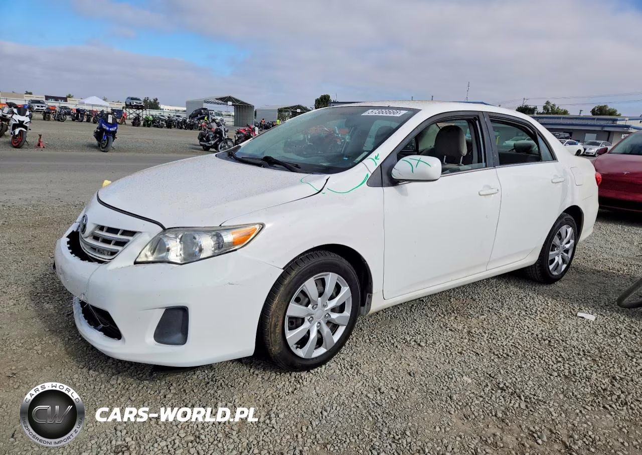 2013 Toyota Corolla Le – zdjęcie 1 z 12