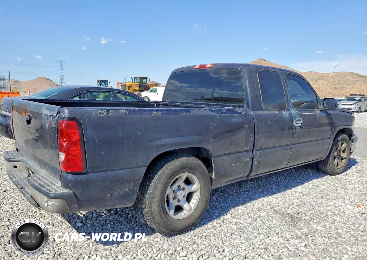 2005 Chevrolet Silverado C1500 VIN:1GCEC19X05Z267709 - 3