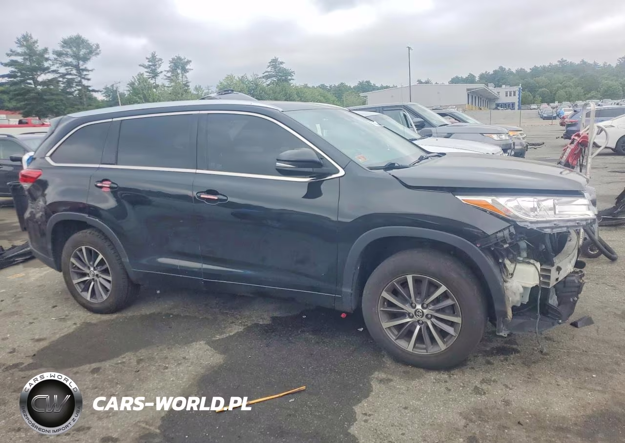 2018 Toyota Highlander Xle VIN:5TDKZRFHXJS538705 - 4