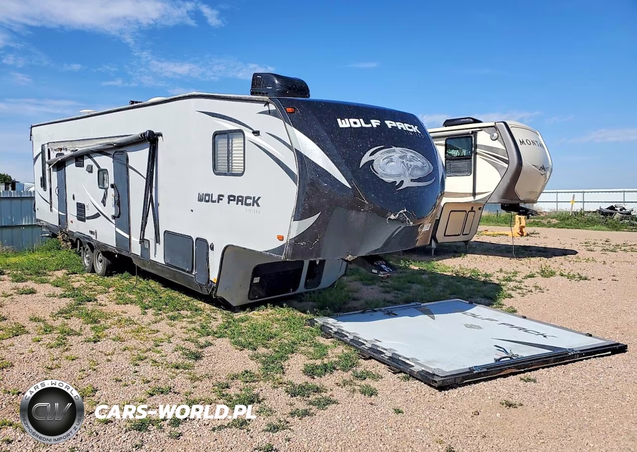 2016 Forest River Wolf Pack Toy Hauler Camper – zdjęcie 1 z 10