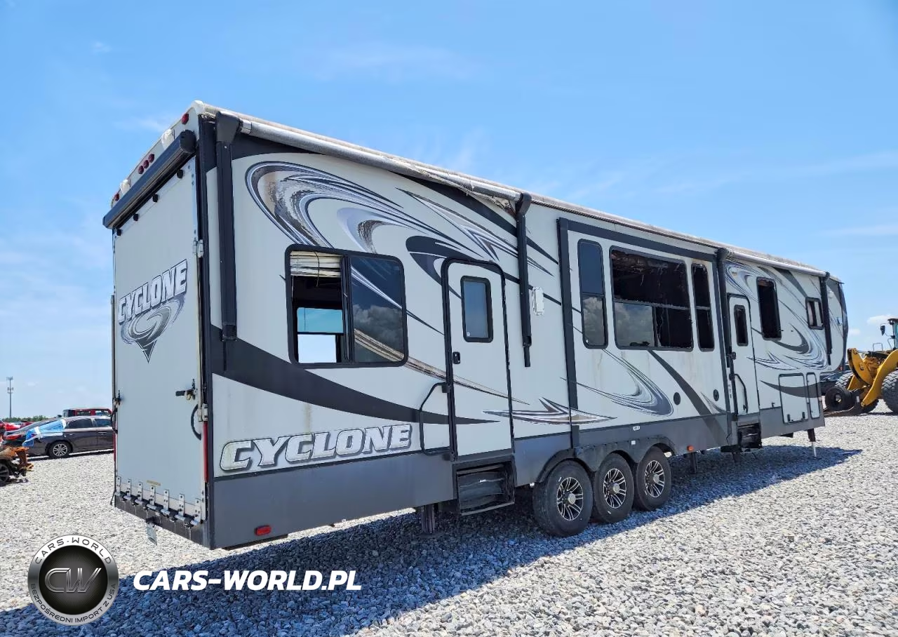 2014 Heartland Cyclone Camper VIN:5SFCG4335EE265901 - 4