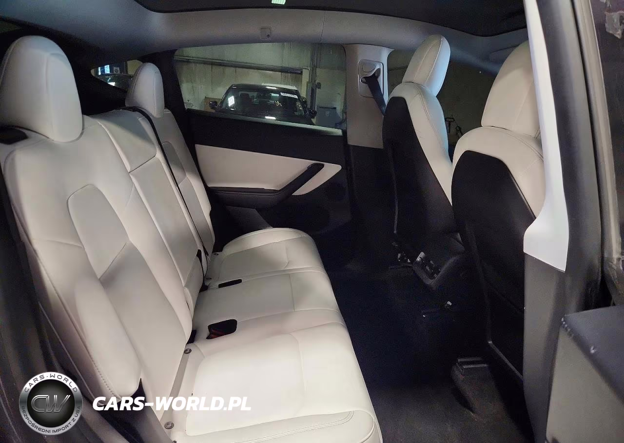 2022 Tesla Model Y VIN:7SAYGDEF9NF397660 - 11