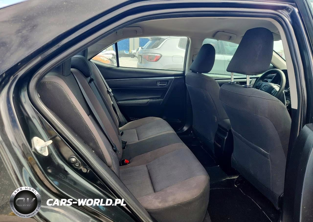 2018 Toyota Corolla Le VIN:5YFBURHE0JP829448 - 10