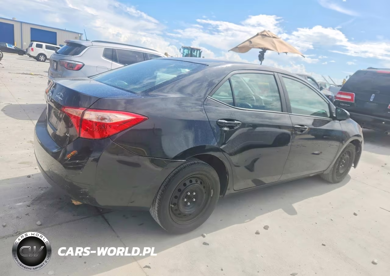 2018 Toyota Corolla Le VIN:5YFBURHE0JP829448 - 3