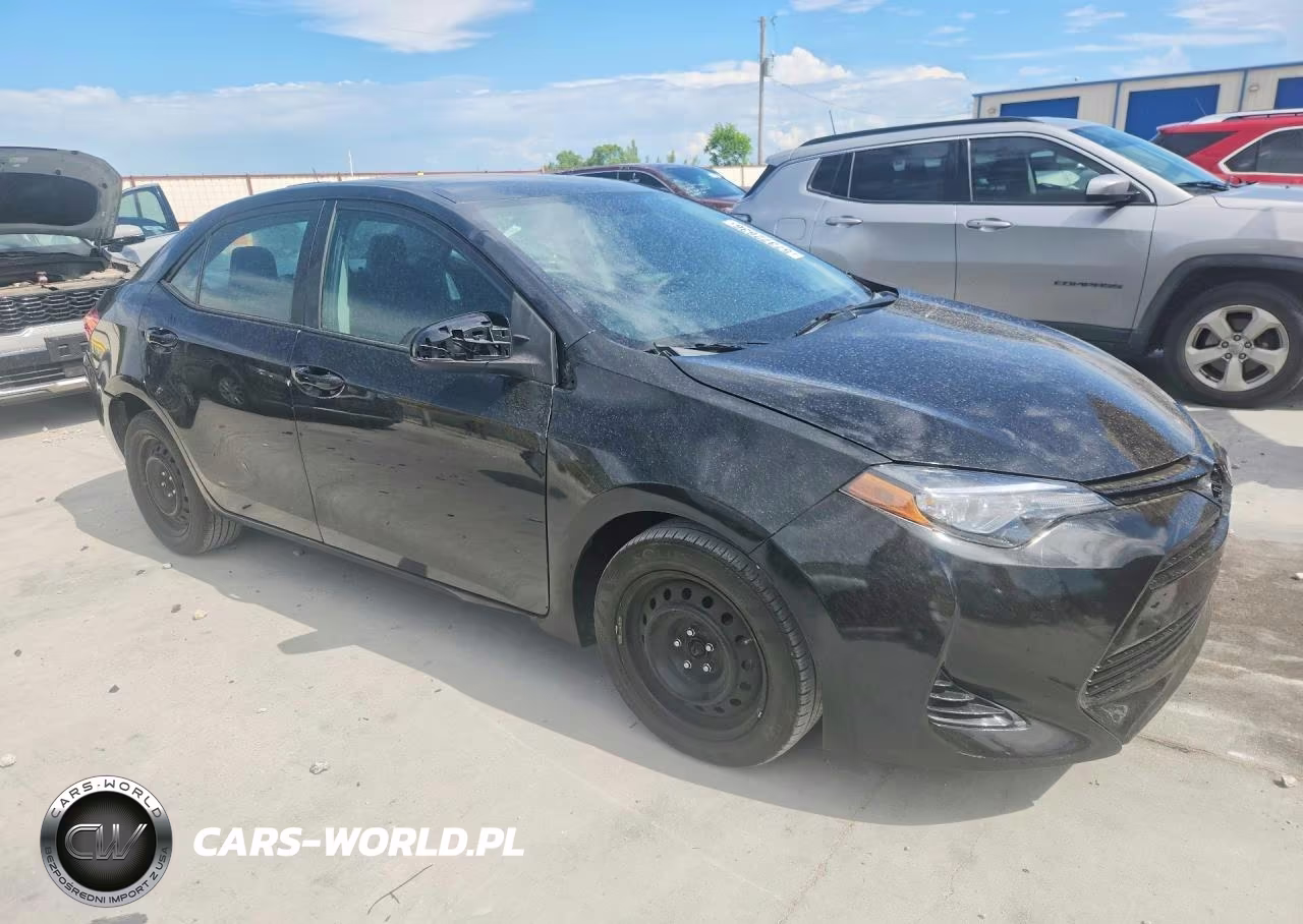2018 Toyota Corolla Le VIN:5YFBURHE0JP829448 - 4