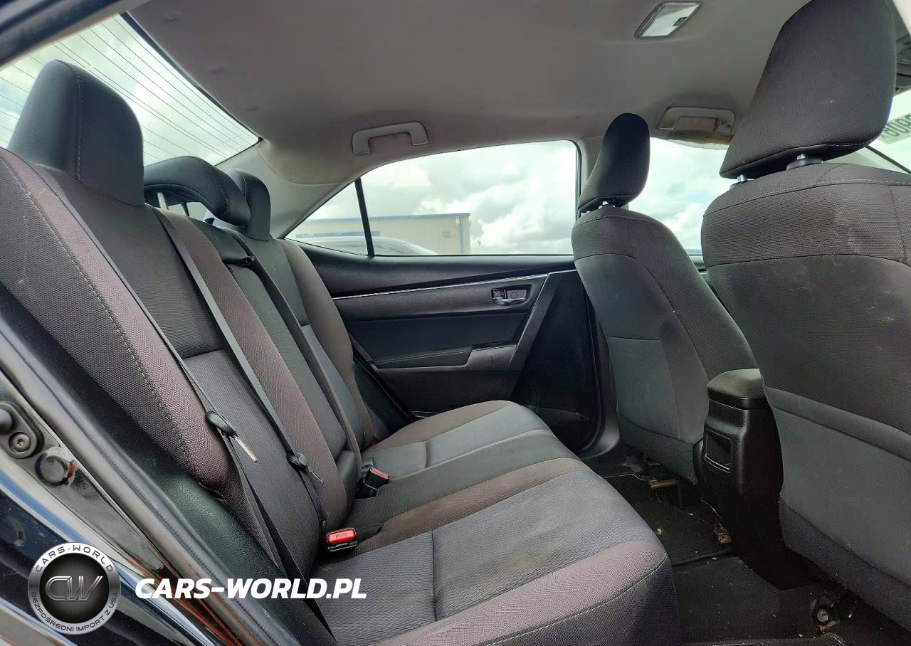 2018 Toyota Corolla Le VIN:5YFBURHE6JP755940 - 10