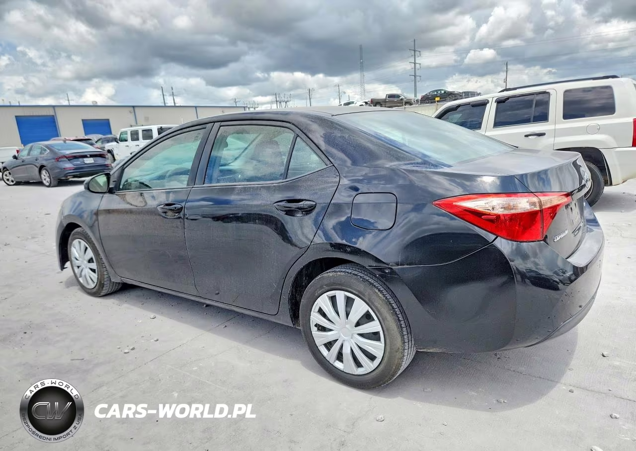 2018 Toyota Corolla Le VIN:5YFBURHE6JP755940 - 2
