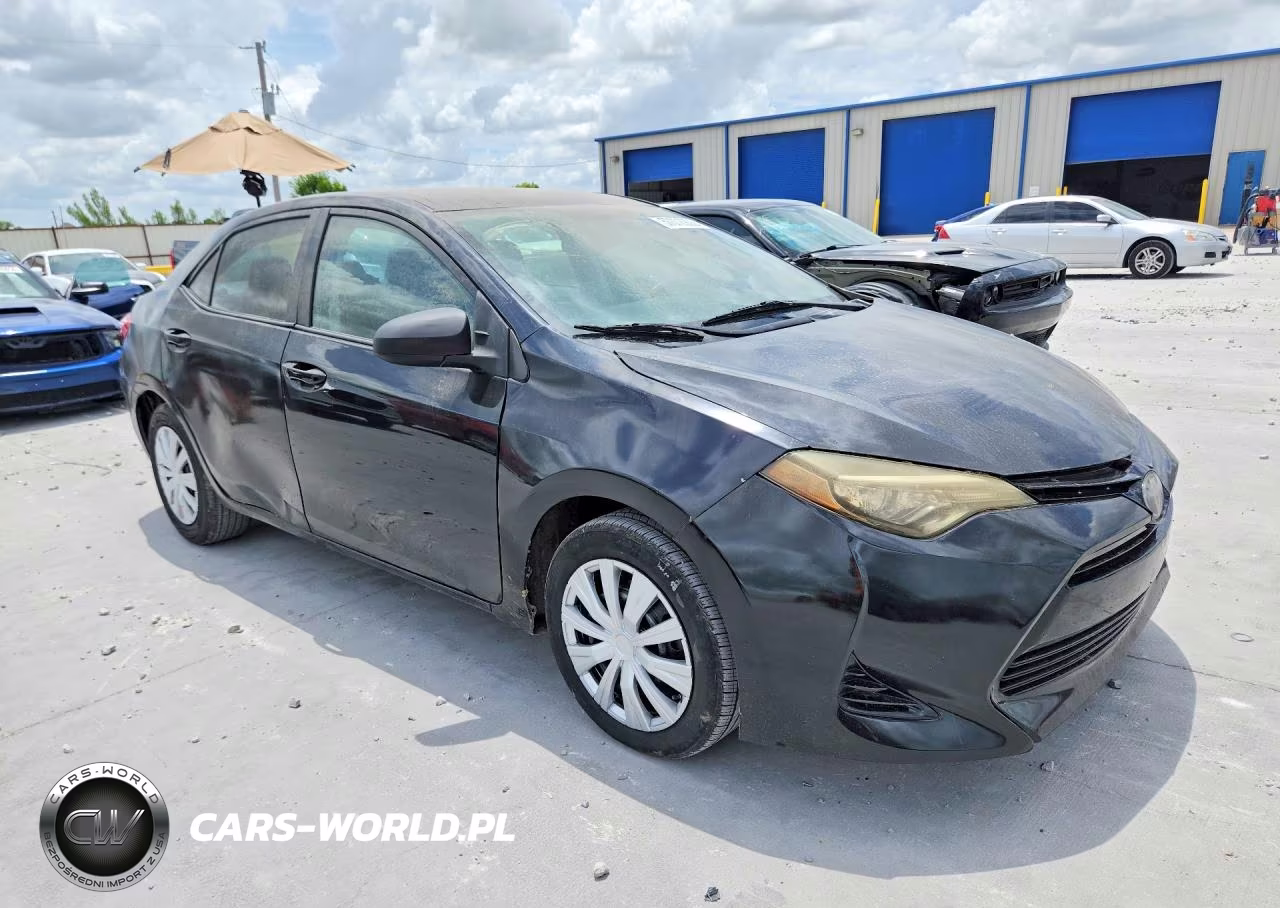 2018 Toyota Corolla Le VIN:5YFBURHE6JP755940 - 4