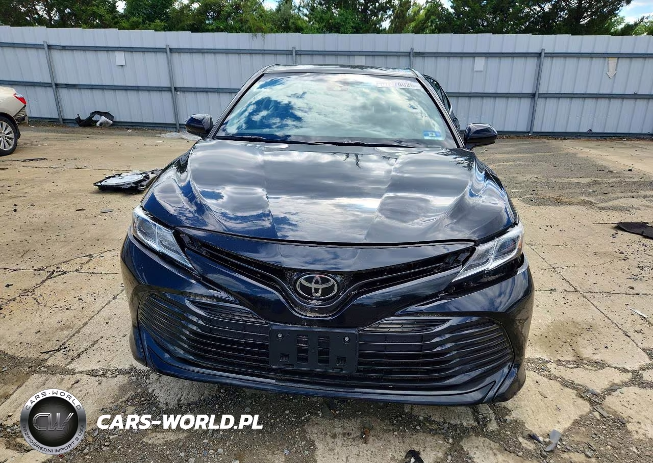 2020 Toyota Camry Le VIN:4T1C11AK5LU927553 - 5