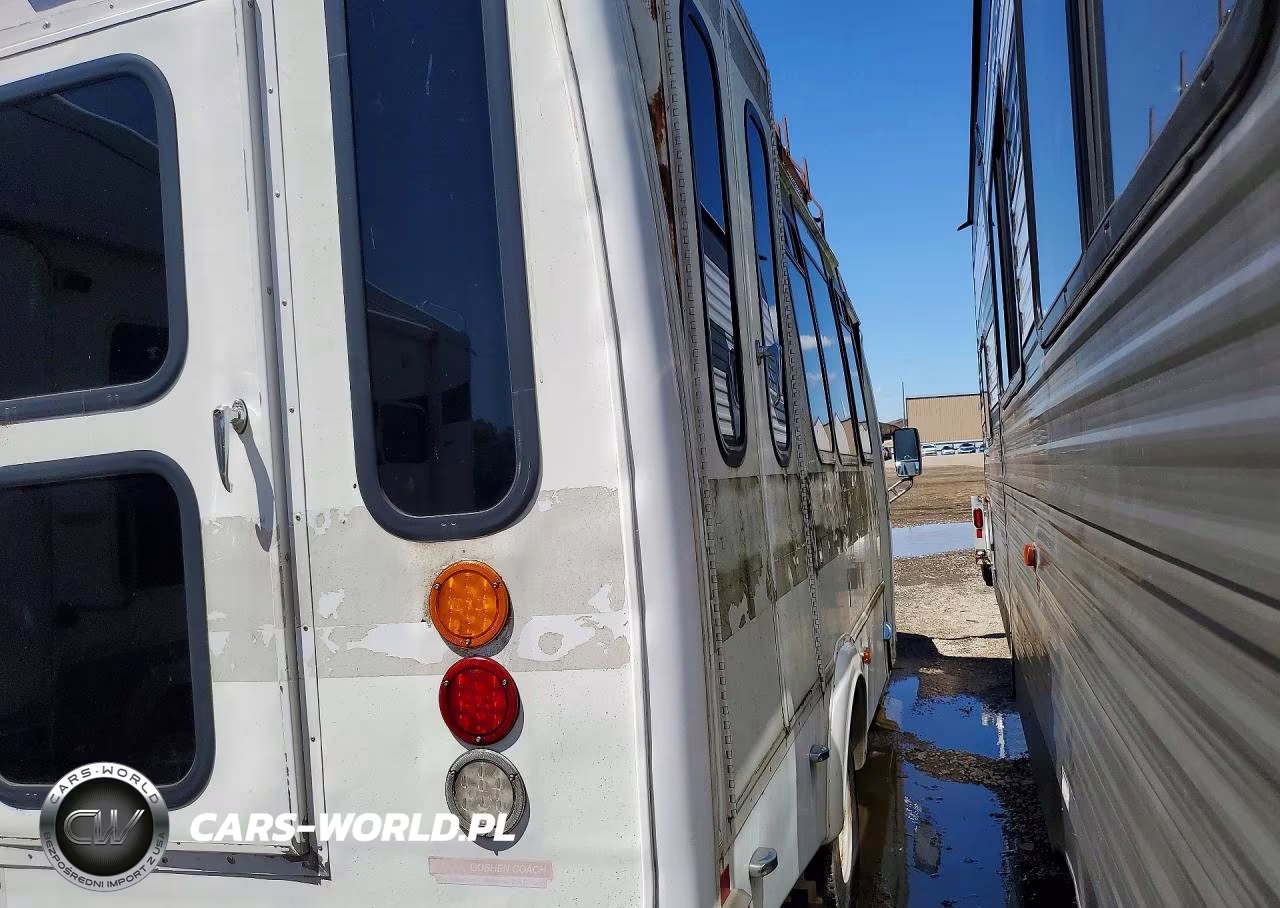 2013 Chevrolet Express G4500 VIN:1GB6G5BL2D1130909 - 3