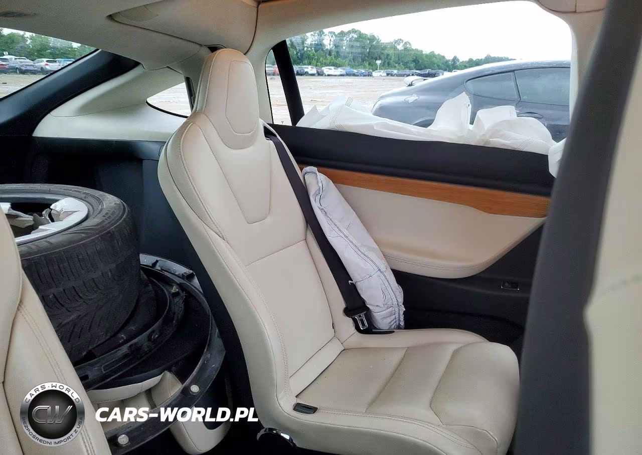 2019 Tesla Model X VIN:5YJXCBE20KF157365 - 10