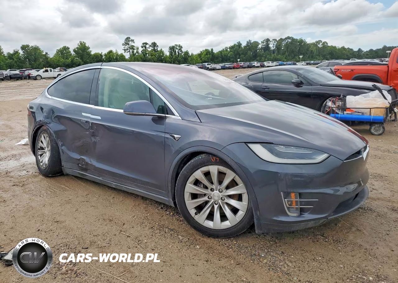 2019 Tesla Model X VIN:5YJXCBE20KF157365 - 4