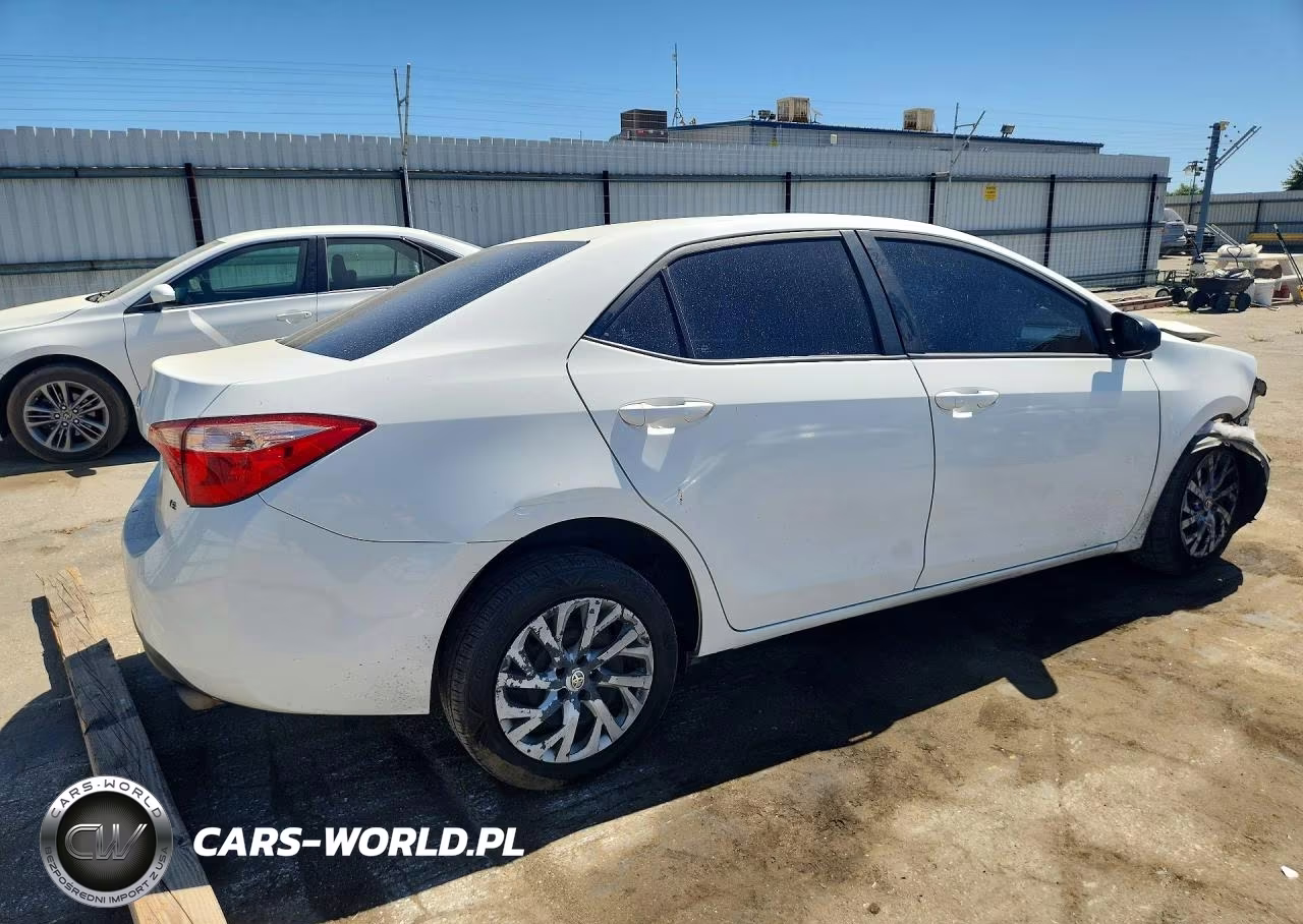 2018 Toyota Corolla Le VIN:2T1BURHE7JC053836 - 3