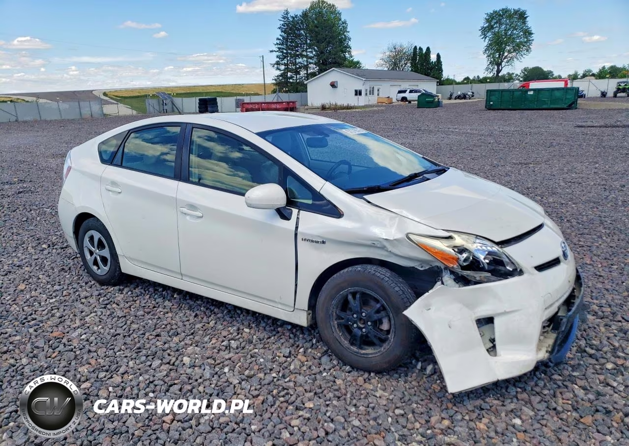 2014 Toyota Prius Four VIN:JTDKN3DU3E1738188 - 4