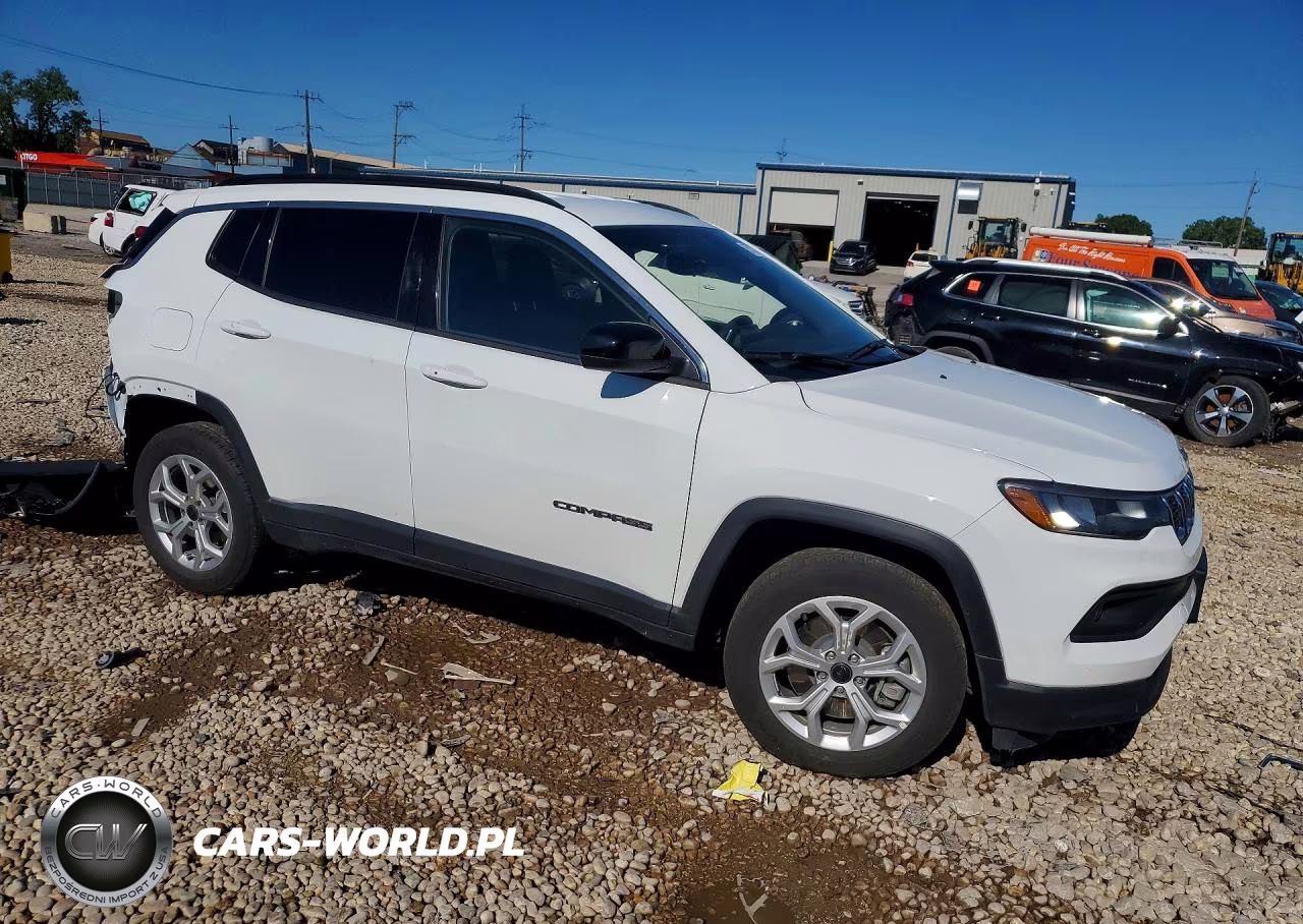 2025 Jeep Compass Latitude VIN:3C4NJDBN1ST577595 - 4