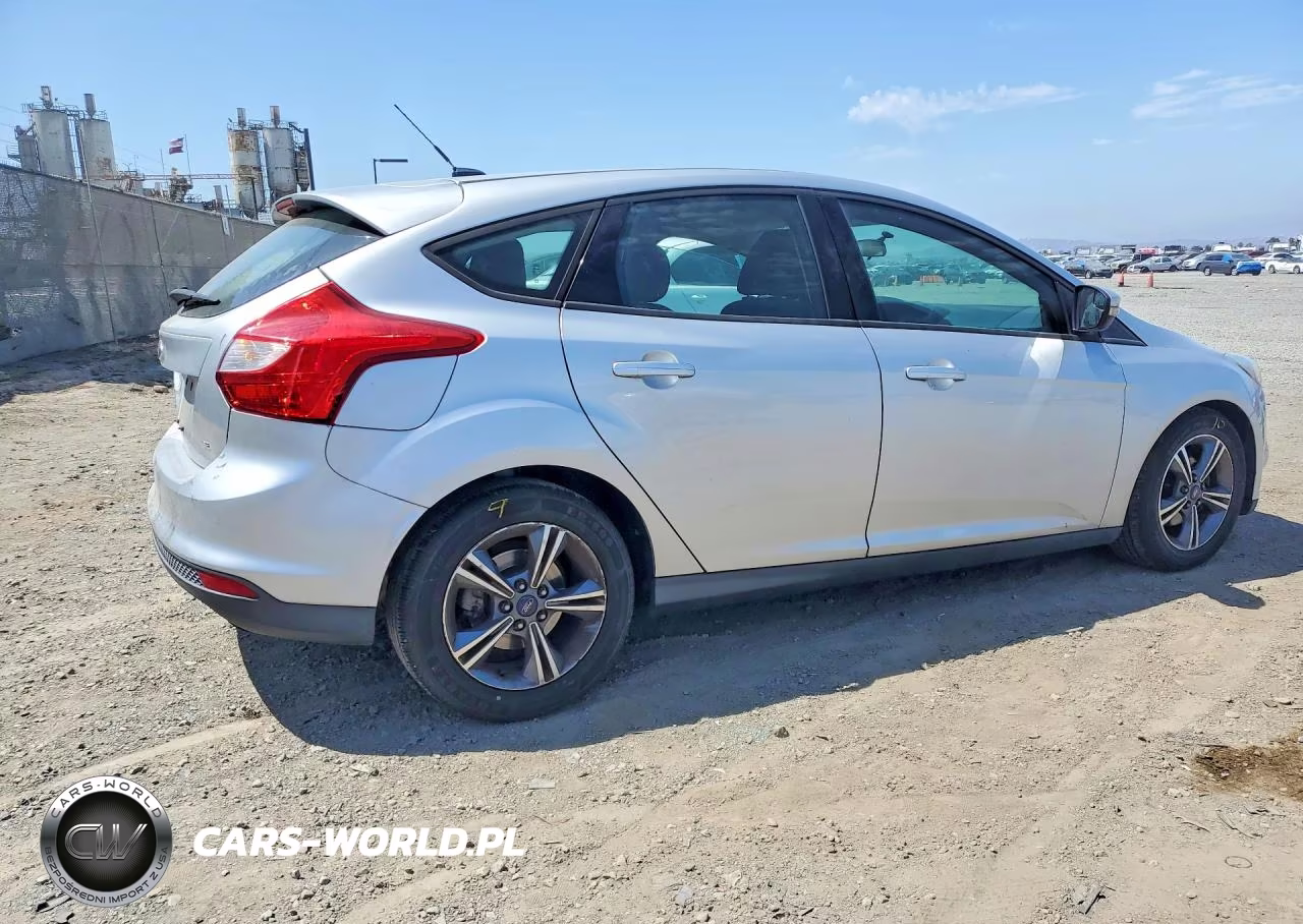 2014 Ford Focus Se VIN:1FADP3K26EL287076 - 3