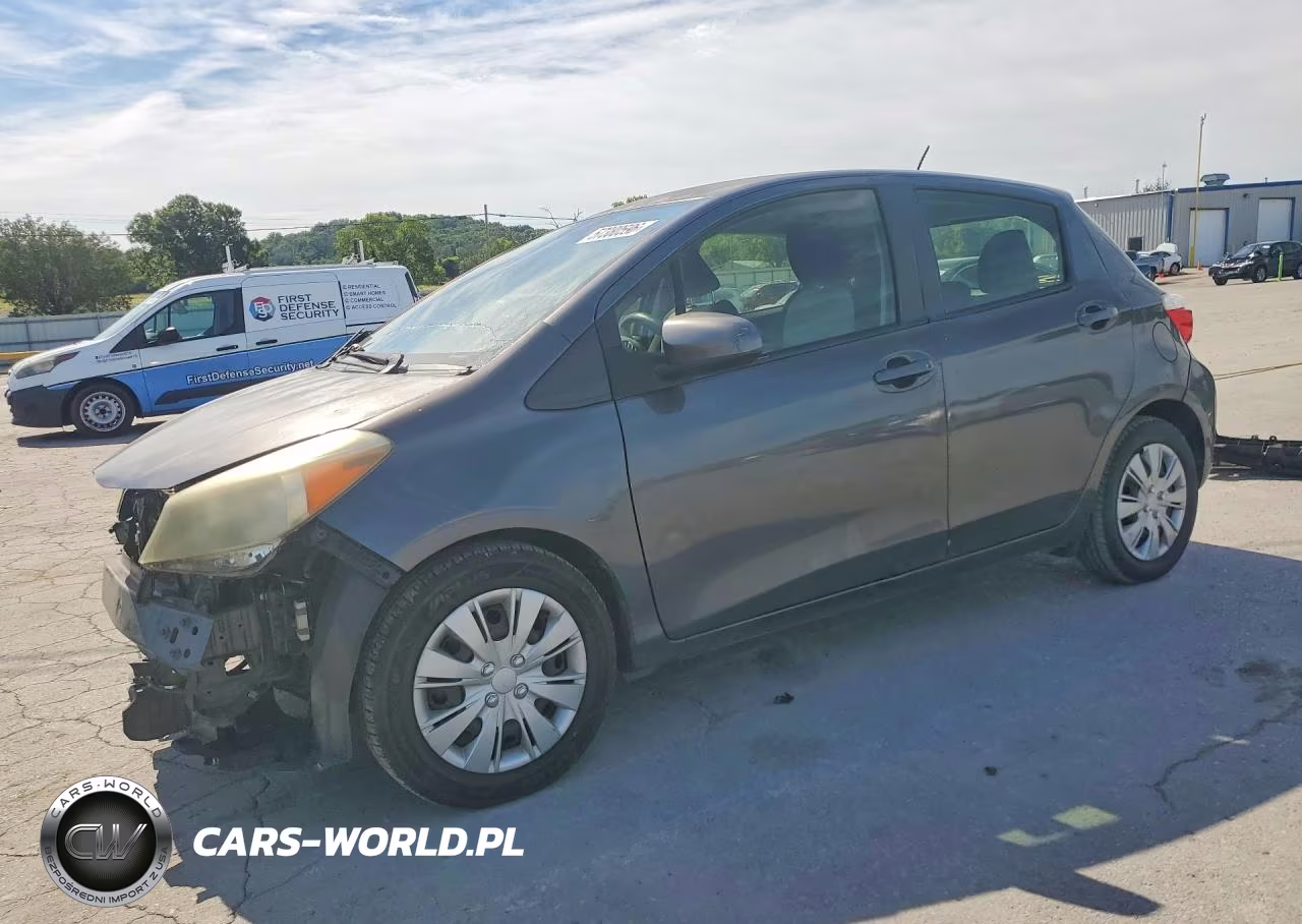 2013 Toyota Yaris 5-Door Le