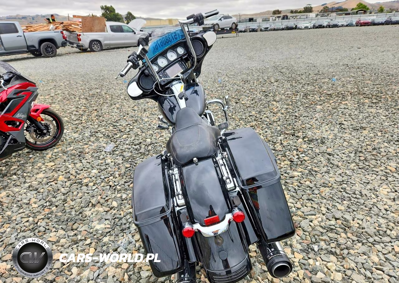 2017 Harley-Davidson Flhxs Street Glide Special VIN:1HD1KRC33HB659228 - 4