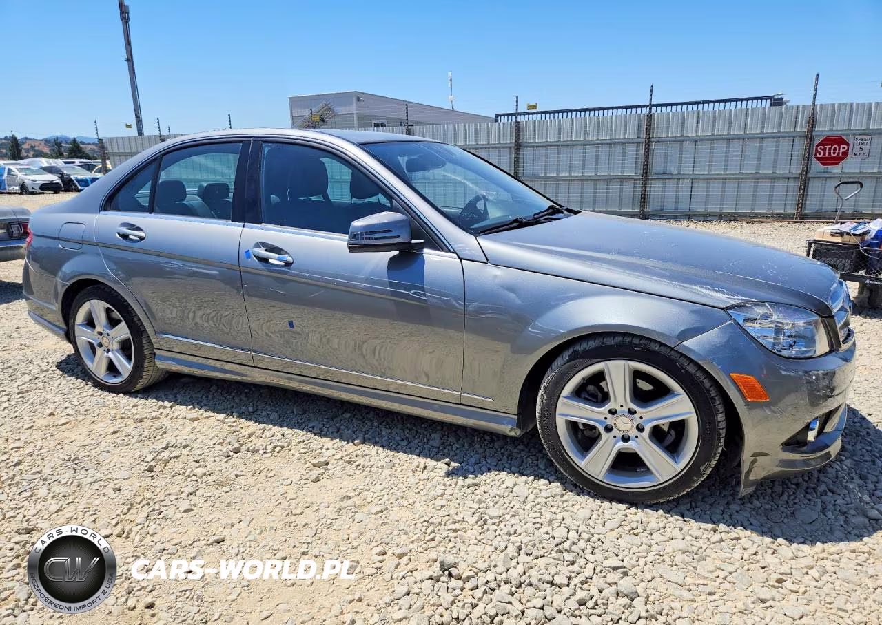 2010 Mercedes-Benz C 300 VIN:WDDGF5EB6AR130338 - 4