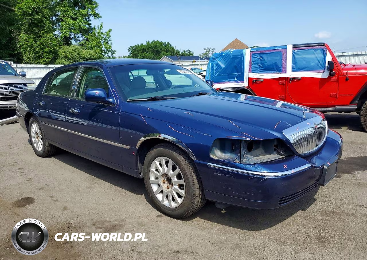 2007 Lincoln Town Car Signature VIN:1LNHM81V77Y610209 - 4