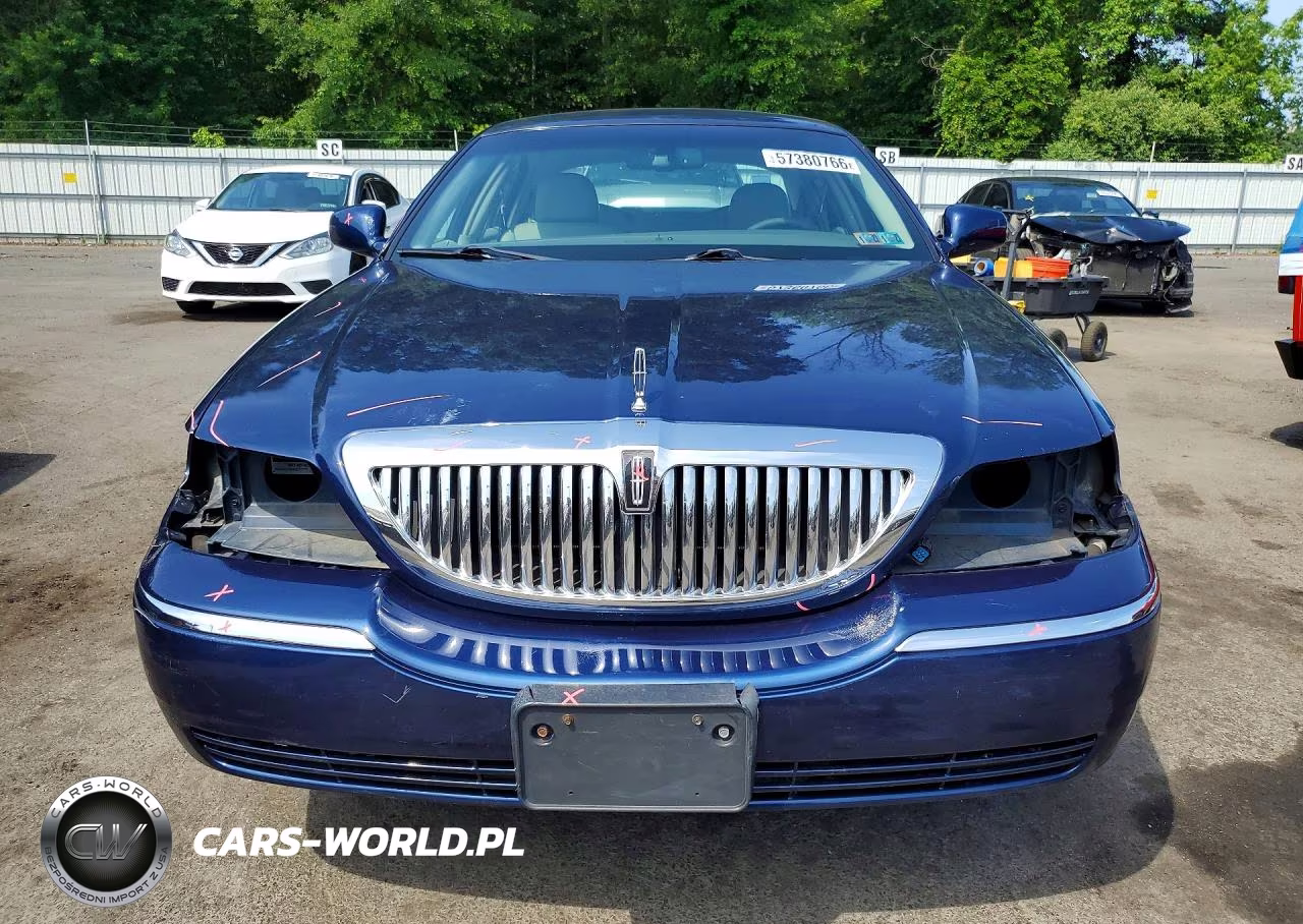 2007 Lincoln Town Car Signature VIN:1LNHM81V77Y610209 - 5