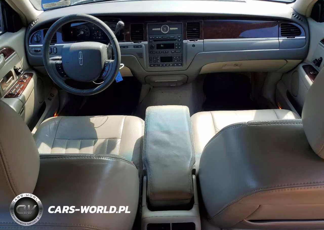 2007 Lincoln Town Car Signature VIN:1LNHM81V77Y610209 - 8