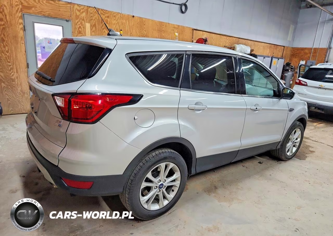 2019 Ford Escape Se VIN:1FMCU9GD5KUB81702 - 3