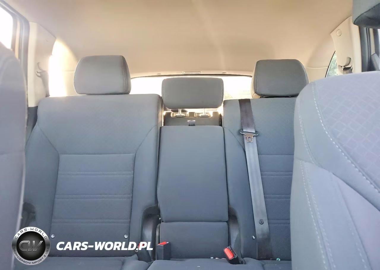 2019 Kia Sorento L VIN:5XYPG4A38KG529168 - 10