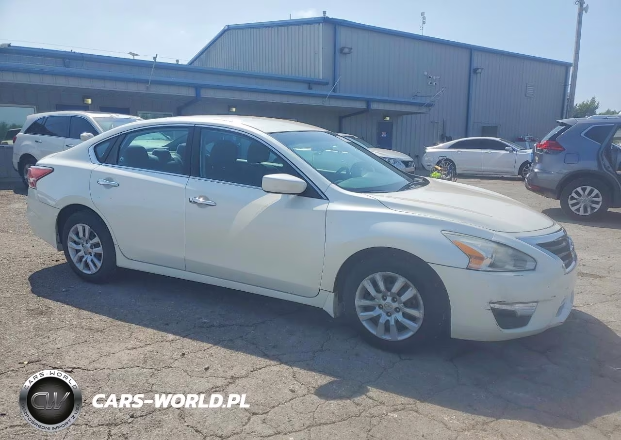2015 Nissan Altima 2.5 S VIN:1N4AL3AP3FC114595 - 4