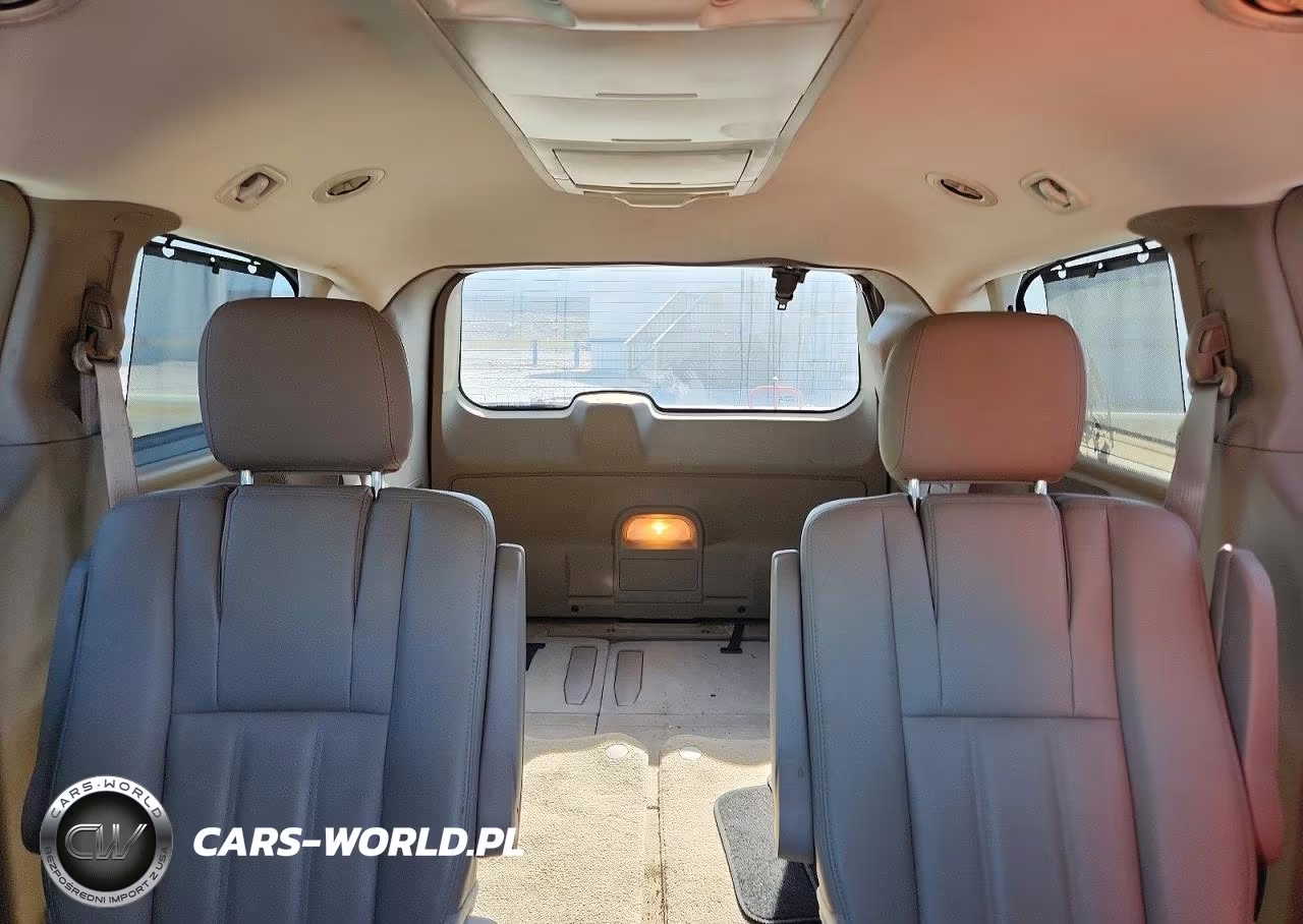2015 Chrysler Town & Country Touring VIN:2C4RC1BG9FR620990 - 10