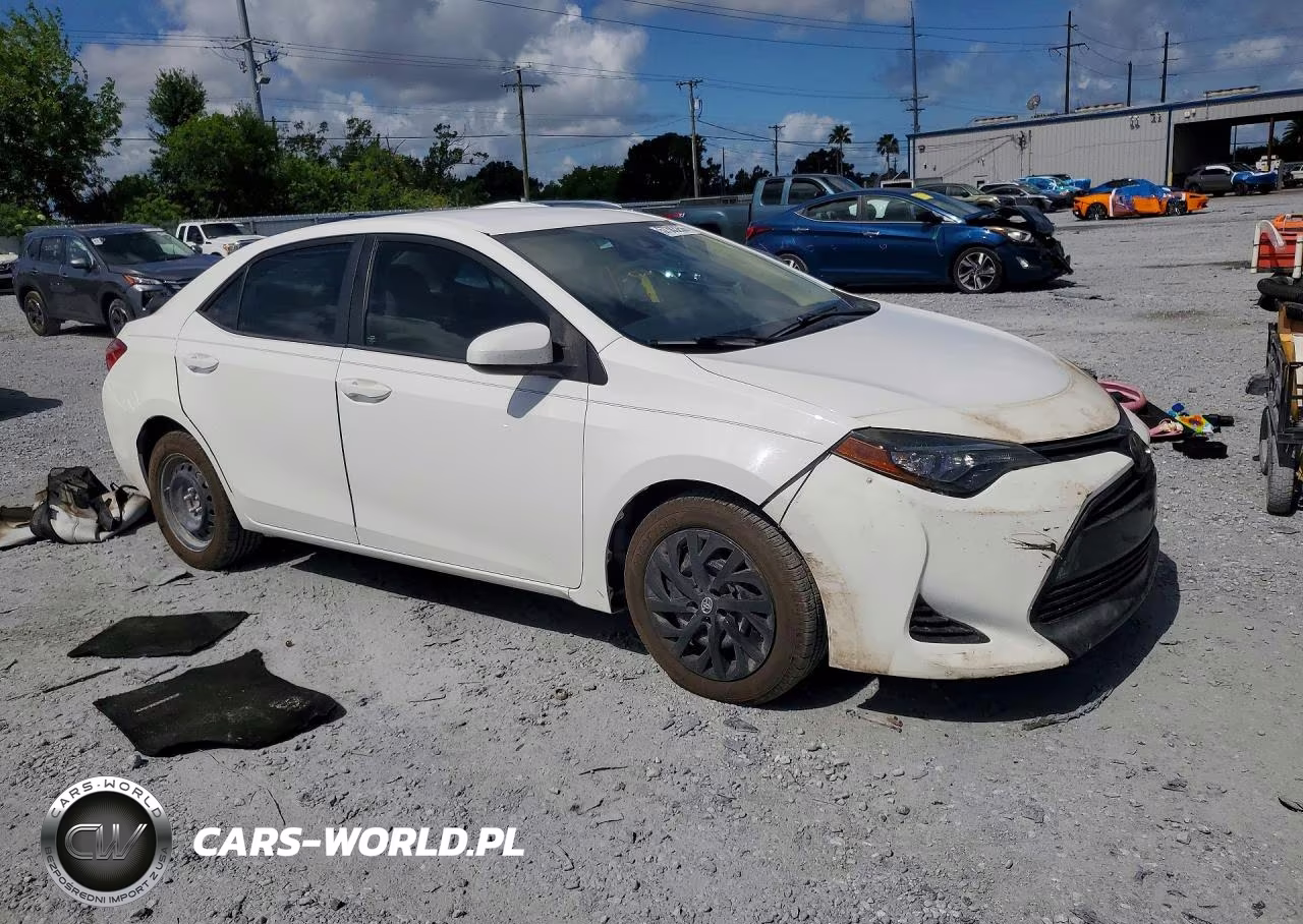 2017 Toyota Corolla Le VIN:2T1BURHE1HC852702 - 4