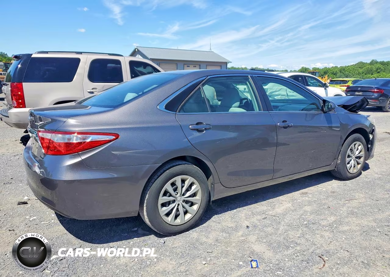 2016 Toyota Camry Le VIN:4T1BF1FK1GU134889 - 3
