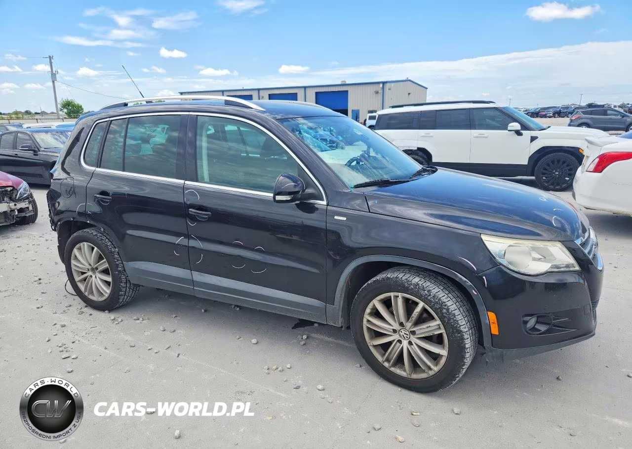 2010 Volkswagen Tiguan S VIN:WVGAV7AX9AW523456 - 4