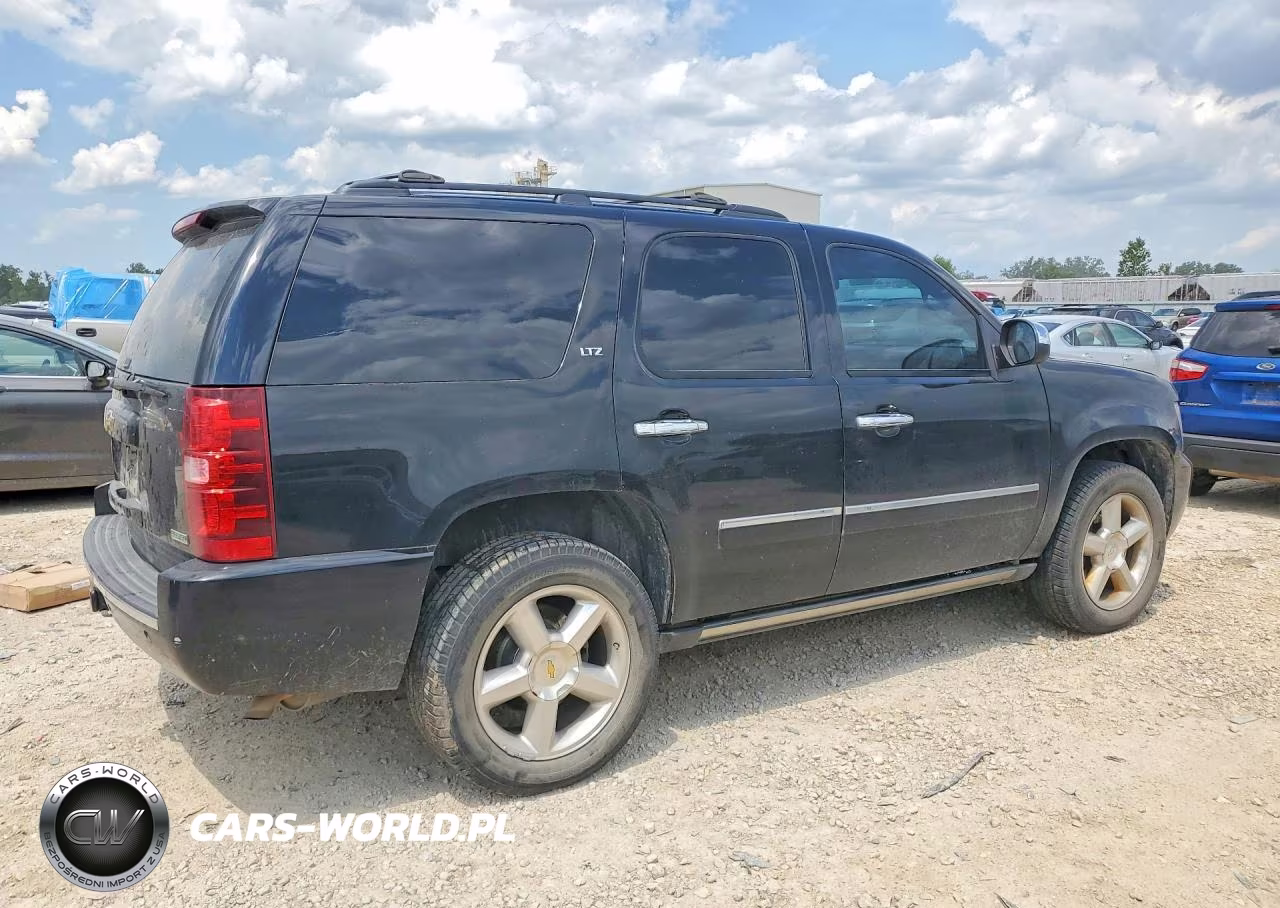 2011 Chevrolet Tahoe Ltz VIN:1GNSKCE06BR137351 - 3