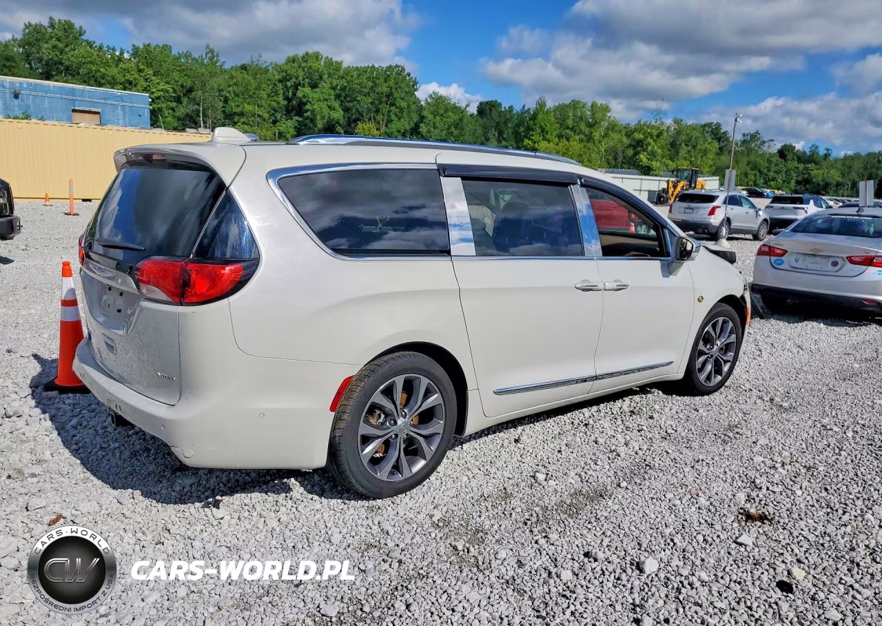 2017 Chrysler Pacifica Limited VIN:2C4RC1GG4HR595508 - 3