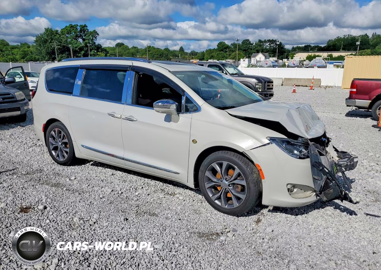 2017 Chrysler Pacifica Limited VIN:2C4RC1GG4HR595508 - 4